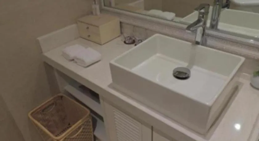 Xian Qujiang Yinzuo Hotel