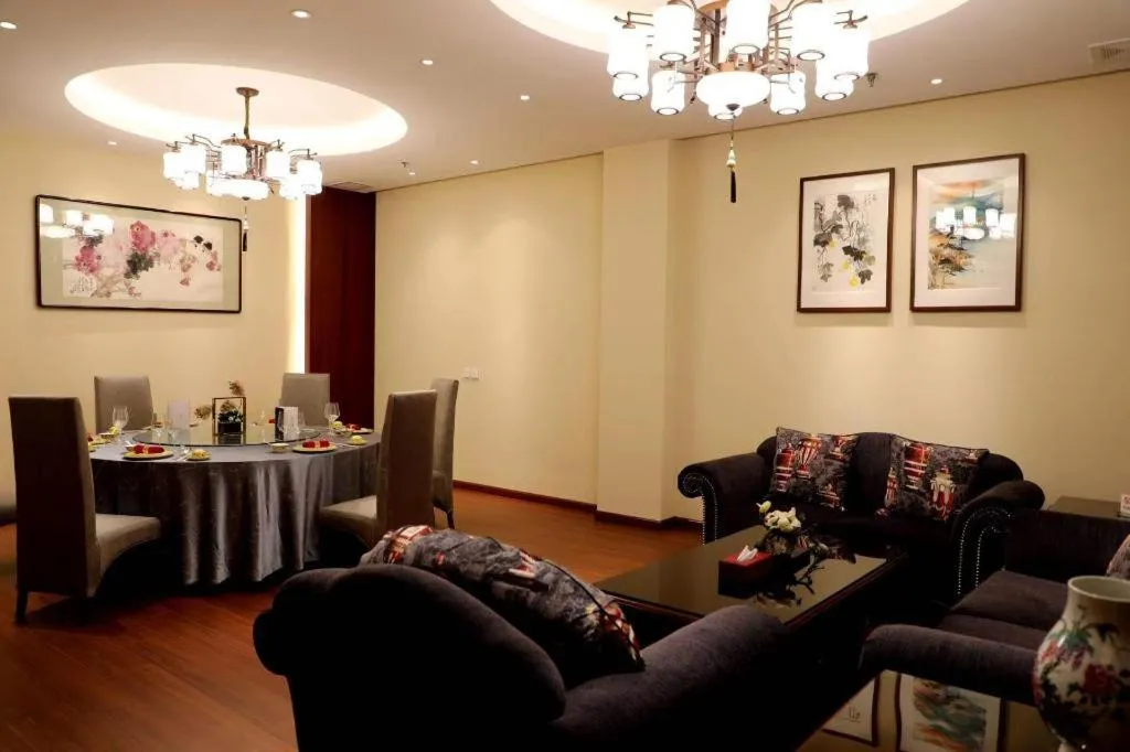 Jianguo Qianmen Hotel