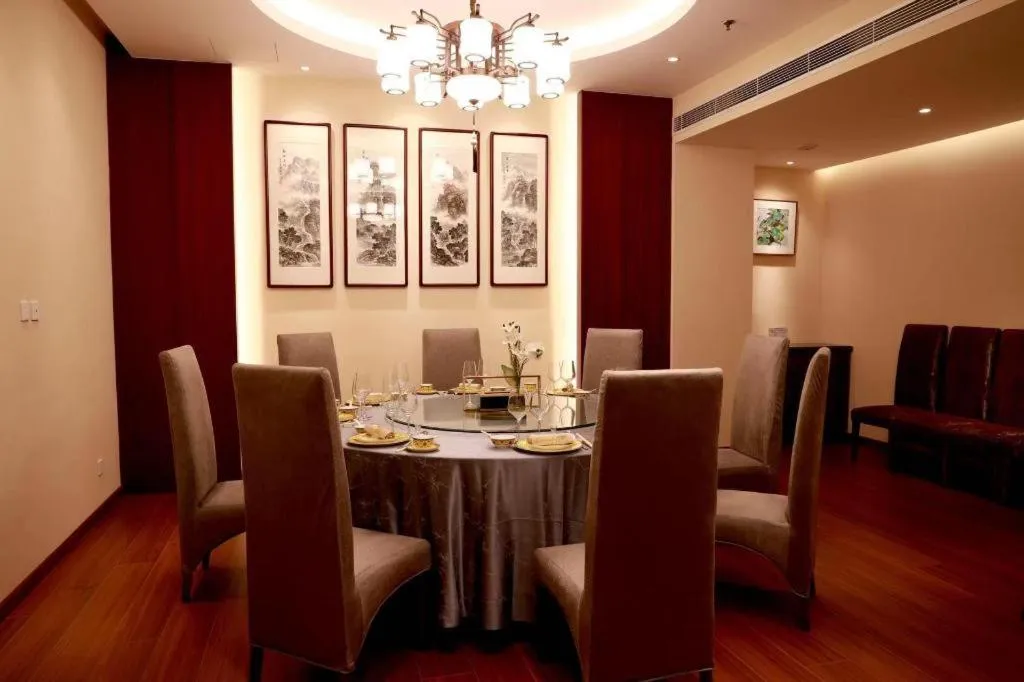 Jianguo Qianmen Hotel