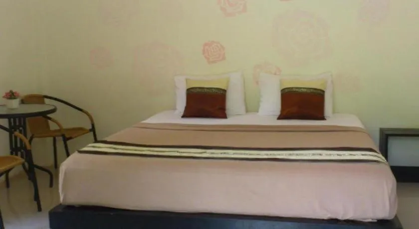 Bed in Suanlamyai Resort