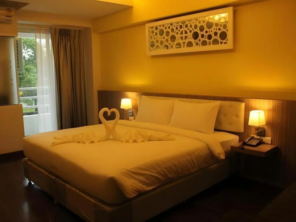 Bed in Chariot Pattaya Hotel