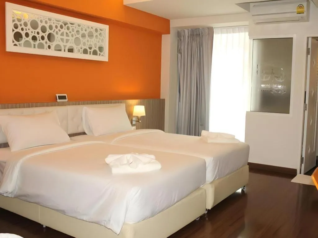 Bed in Chariot Pattaya Hotel