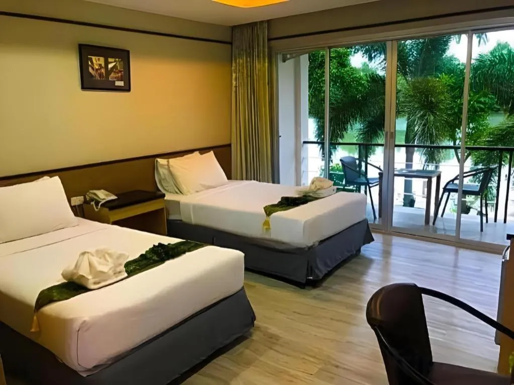 Bed in Nopparat Garden Hotel