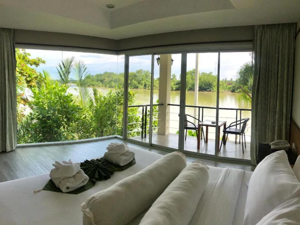 Bed in Nopparat Garden Hotel