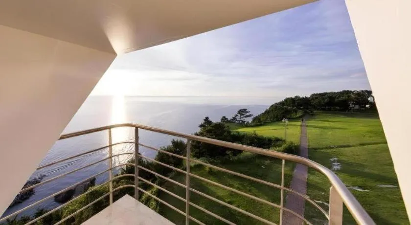 Sun Cruise Resort and Yacht