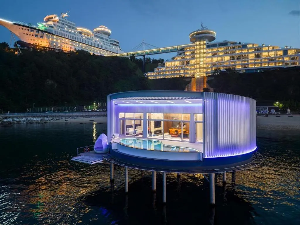 Sun Cruise Resort and Yacht