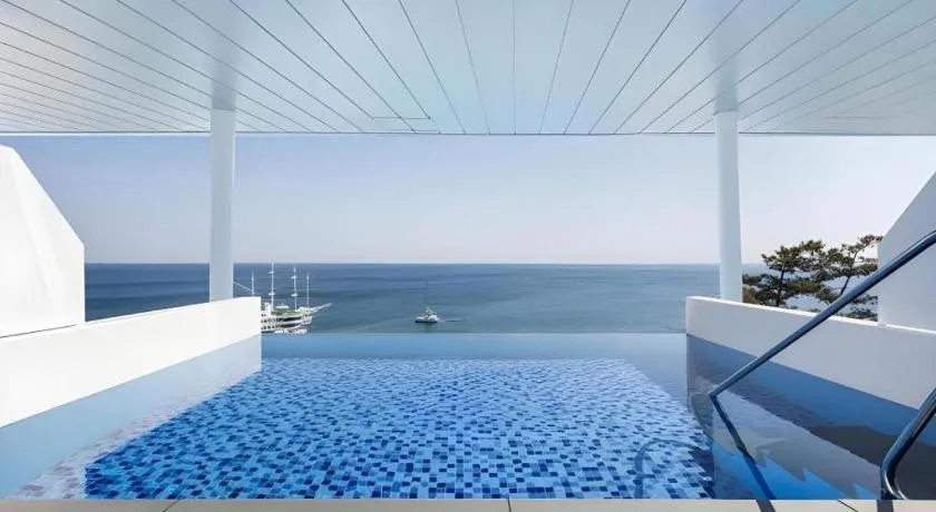 Sun Cruise Resort and Yacht