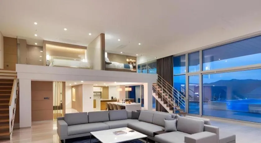 Sun Cruise Resort and Yacht