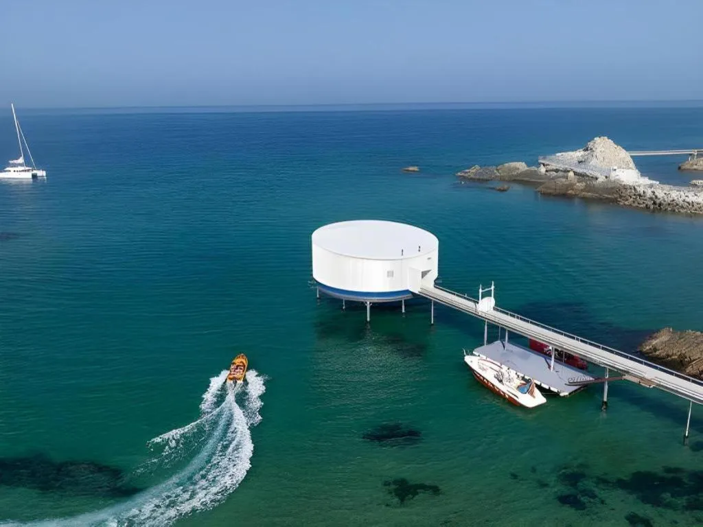 Sun Cruise Resort and Yacht