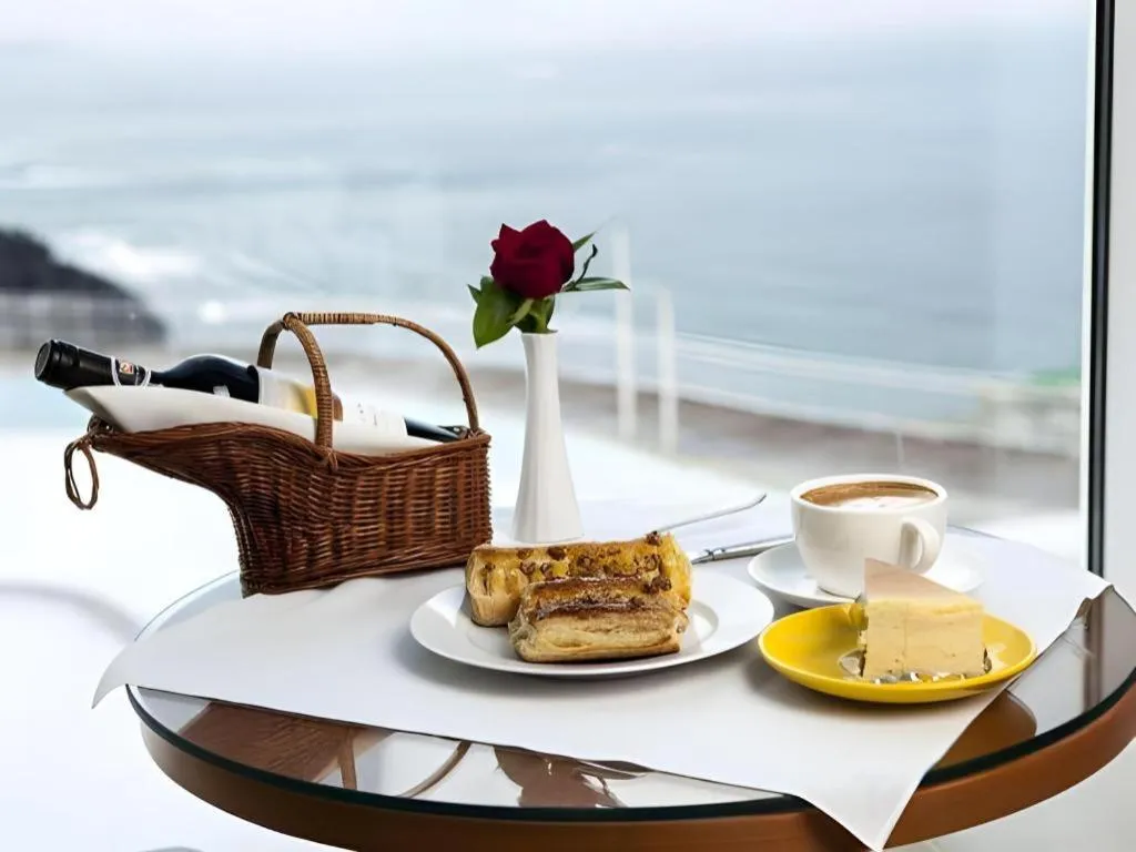 Sun Cruise Resort and Yacht