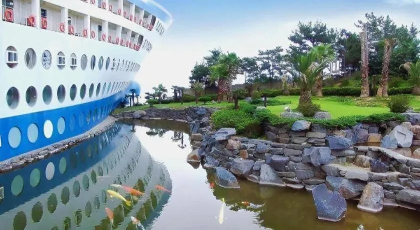 Sun Cruise Resort and Yacht