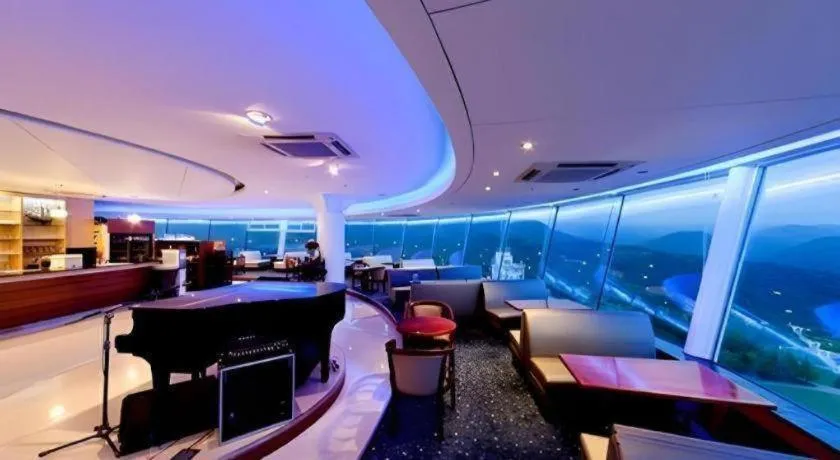 Sun Cruise Resort and Yacht