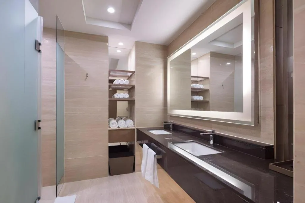 Sun Cruise Resort and Yacht