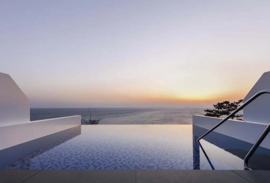 Sun Cruise Resort and Yacht