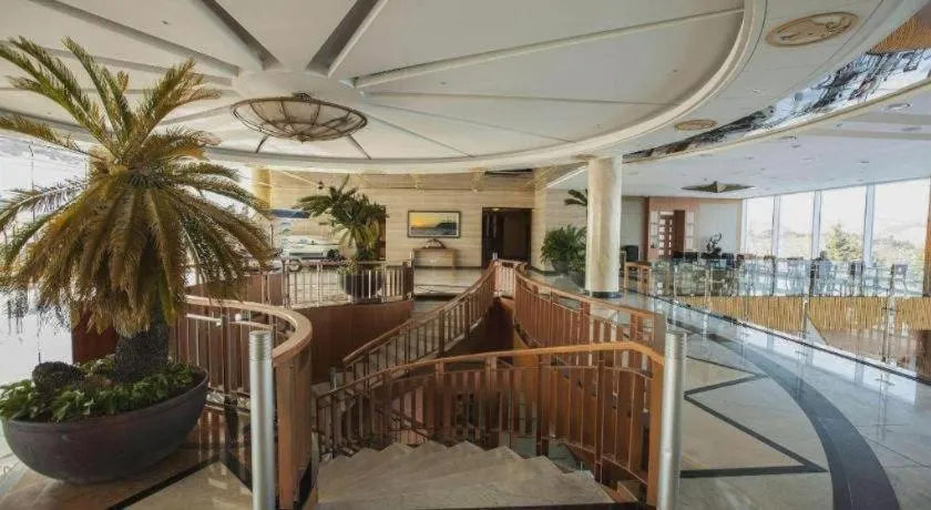 Sun Cruise Resort and Yacht