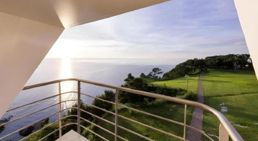 Sun Cruise Resort and Yacht