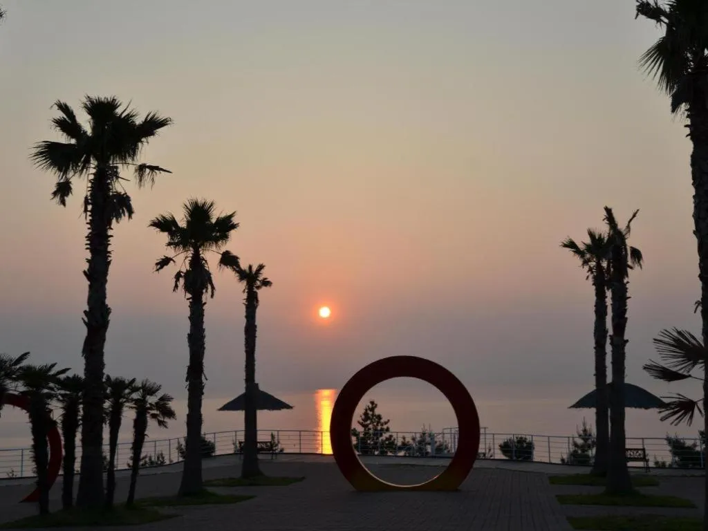 Sun Cruise Resort and Yacht