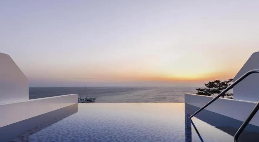 Sun Cruise Resort and Yacht