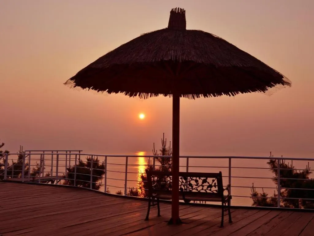 Sun Cruise Resort and Yacht