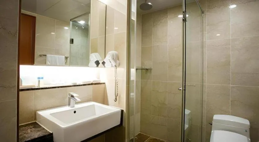 Sun Cruise Resort and Yacht