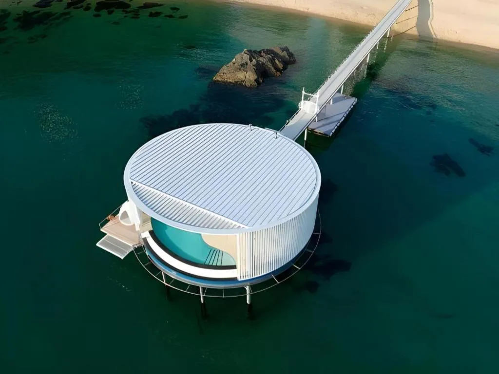 Sun Cruise Resort and Yacht