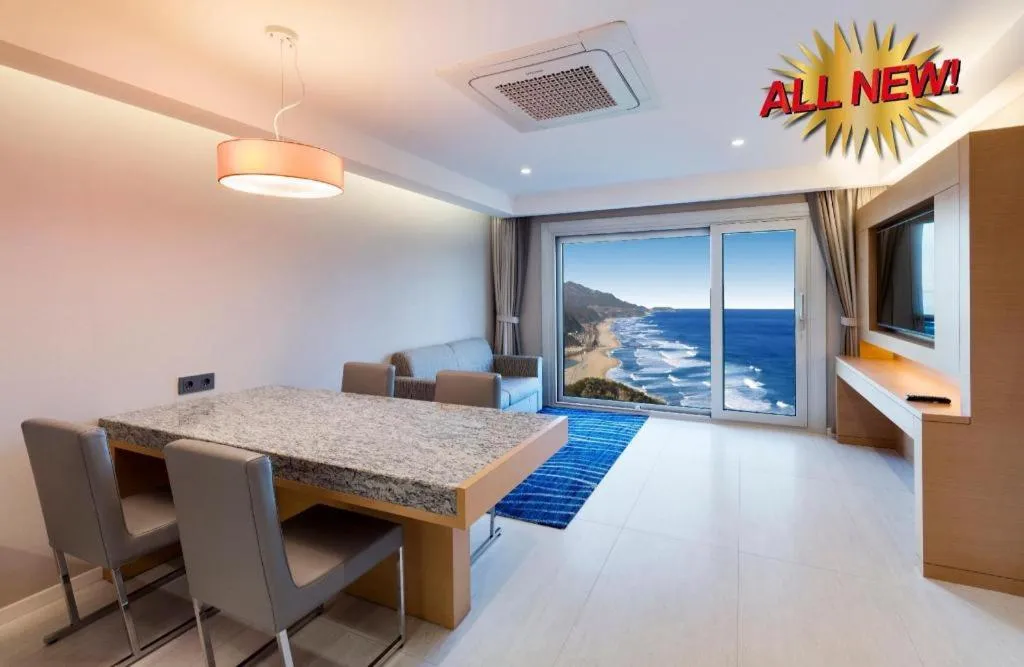 Sun Cruise Resort and Yacht