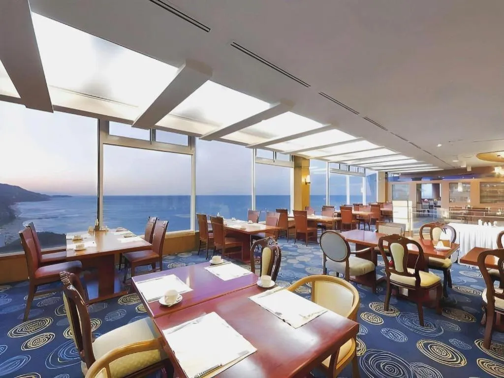 Sun Cruise Resort and Yacht