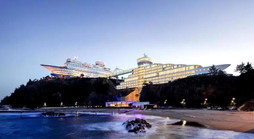 Sun Cruise Resort and Yacht