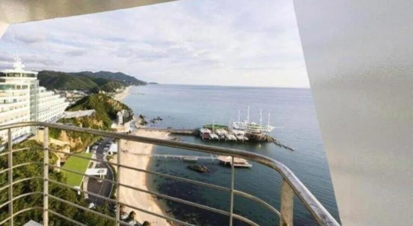 Sun Cruise Resort and Yacht