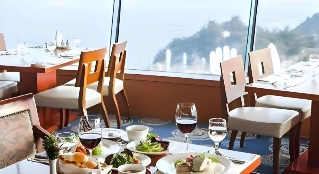 Sun Cruise Resort and Yacht