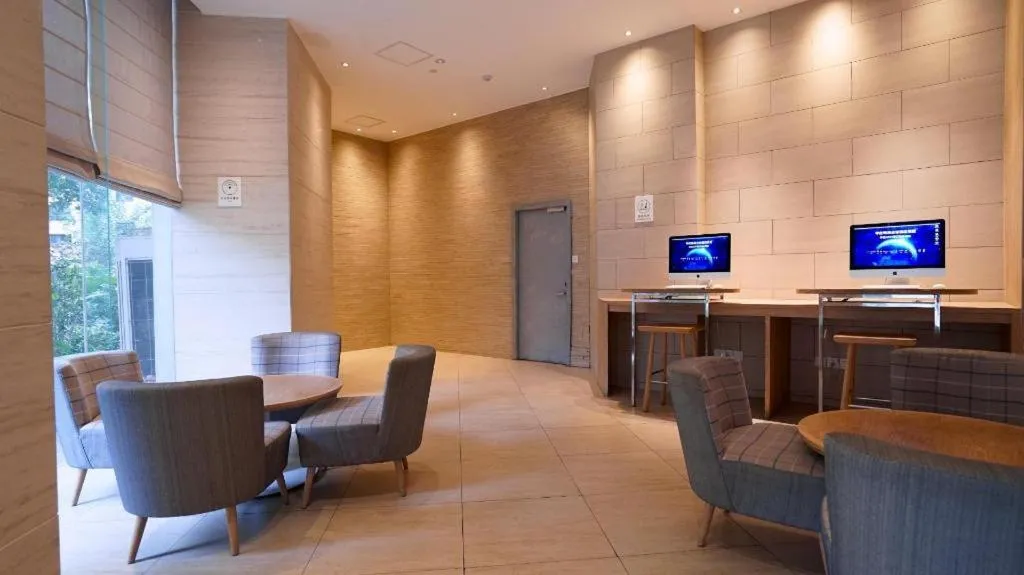 JI Hotel Shanghai Yan'an Road