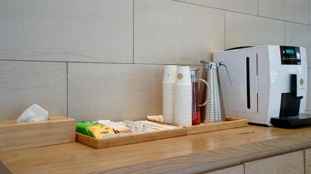 JI Hotel Shanghai Yan'an Road