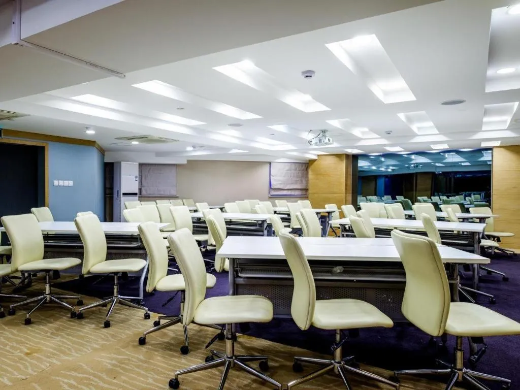 JI Hotel Shanghai Yan'an Road