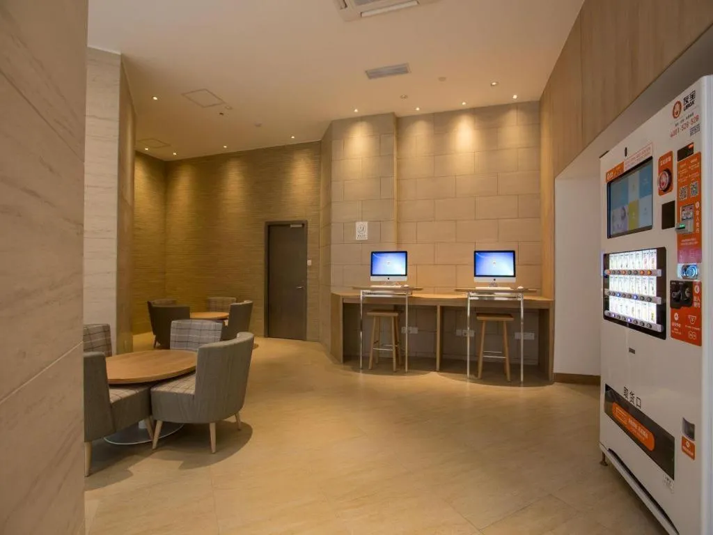 JI Hotel Shanghai Yan'an Road