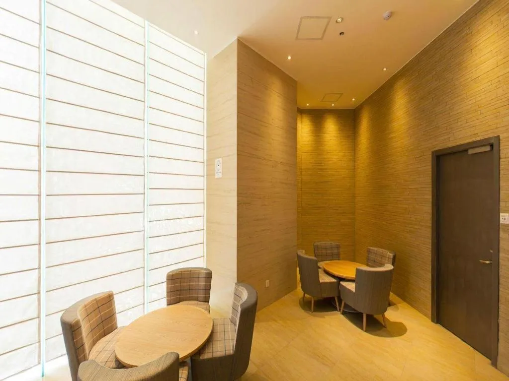 JI Hotel Shanghai Yan'an Road