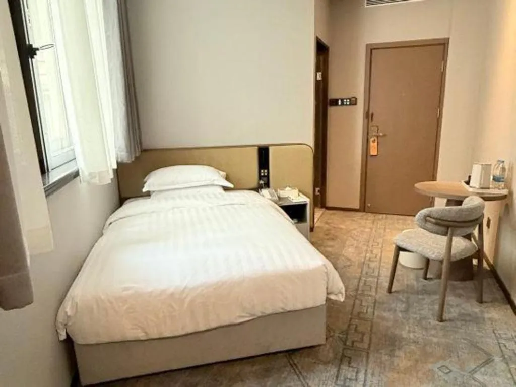 Bed in Nanning Yongjiang Hotel