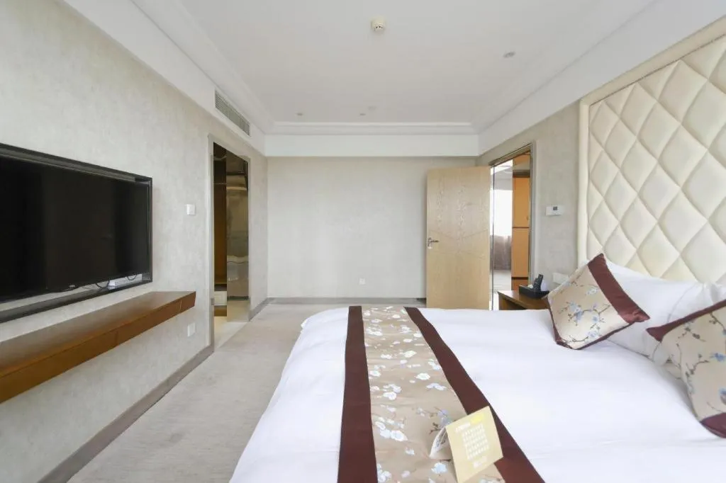 Bed in Nanjing Grand Da Qiao Hotel