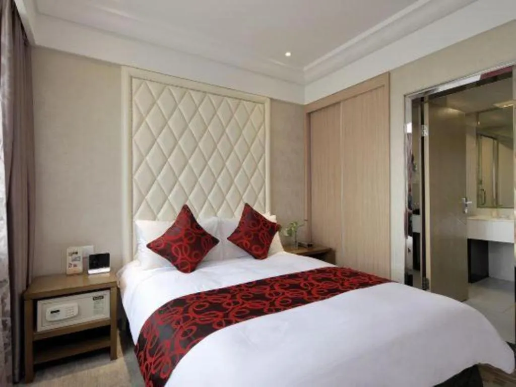 Bed in Nanjing Grand Da Qiao Hotel
