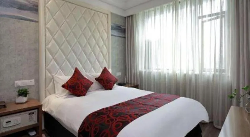 Bed in Nanjing Grand Da Qiao Hotel
