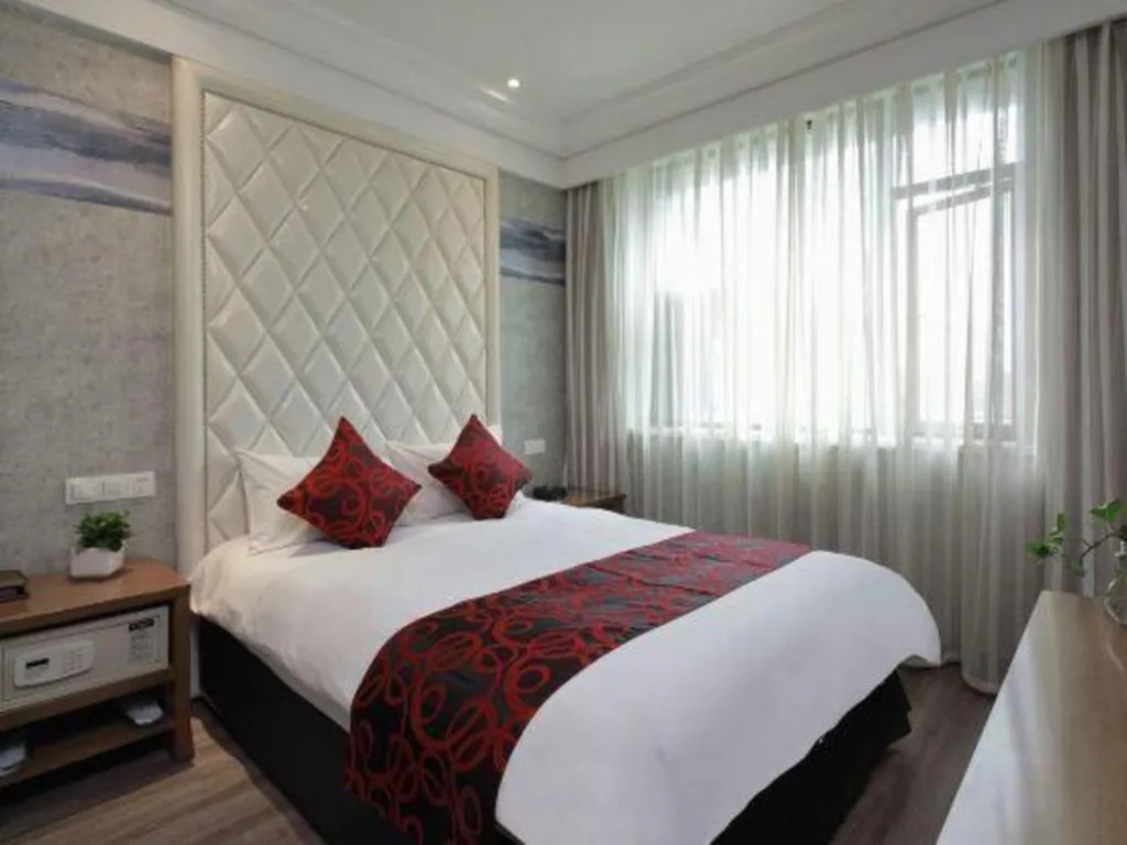 Bed in Nanjing Grand Da Qiao Hotel
