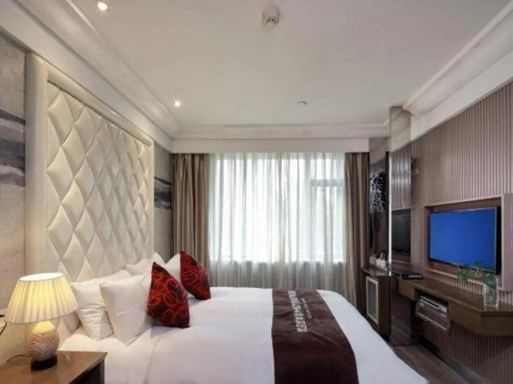 Bed in Nanjing Grand Da Qiao Hotel