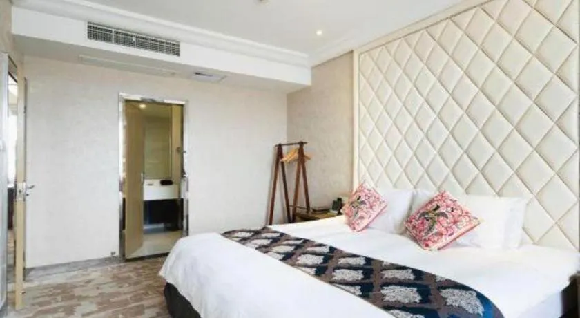 Bed in Nanjing Grand Da Qiao Hotel