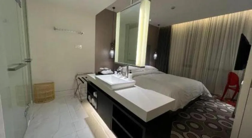 Bed in Jinjiang Metropolo Hotel Classiq Shanghai Off Bund