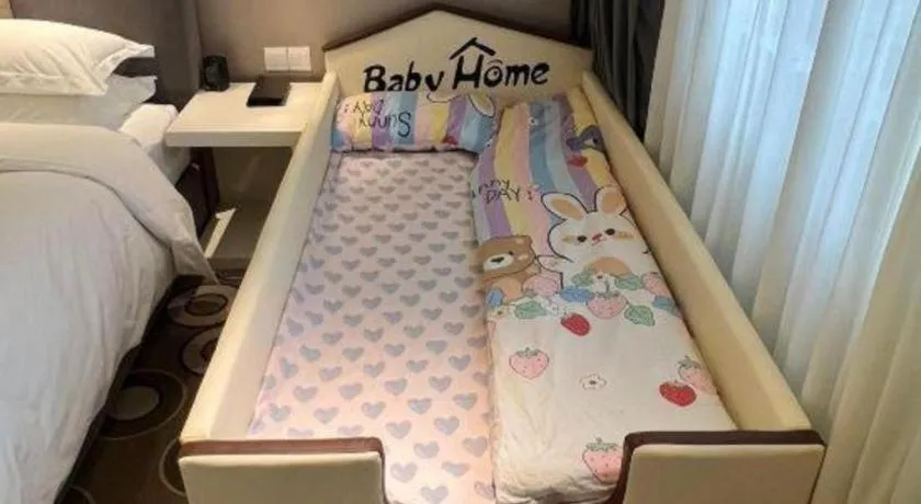 Bed in Jinjiang Metropolo Hotel Classiq Shanghai Off Bund