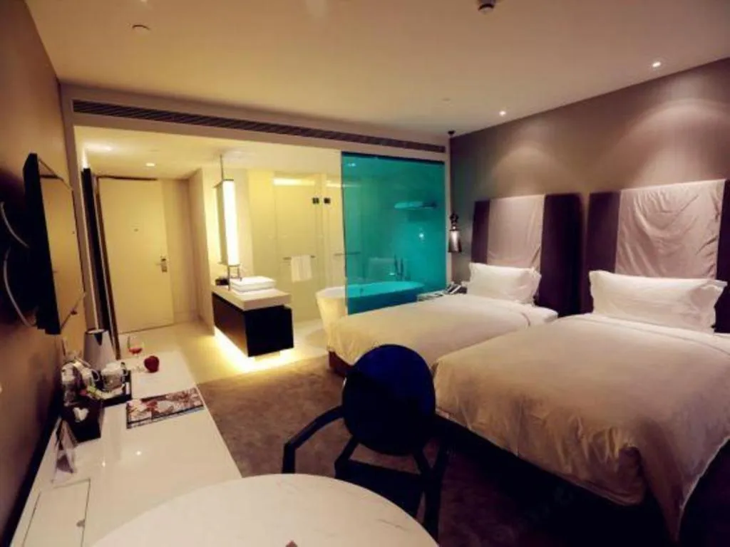 Bed in Jinjiang Metropolo Hotel Classiq Shanghai Off Bund