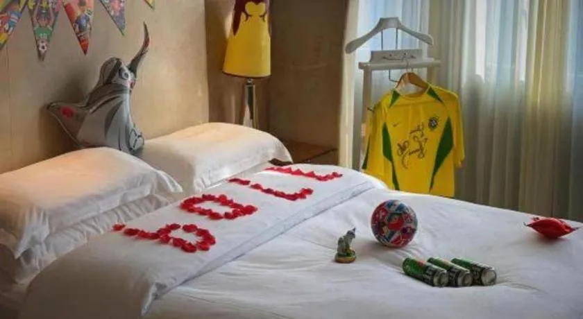 Bed in Jinjiang Metropolo Hotel Classiq Shanghai Off Bund