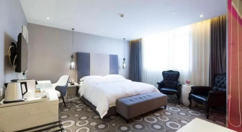Bed in Jinjiang Metropolo Hotel Classiq Shanghai Off Bund