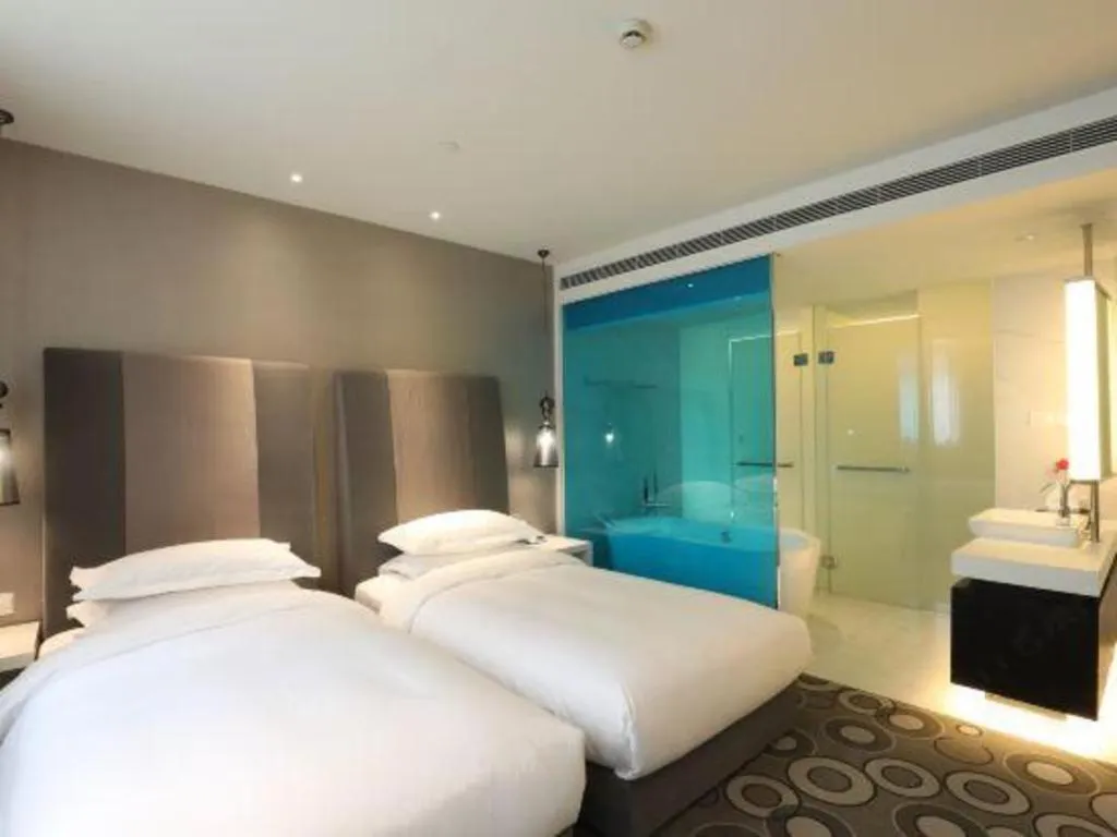 Bed in Jinjiang Metropolo Hotel Classiq Shanghai Off Bund