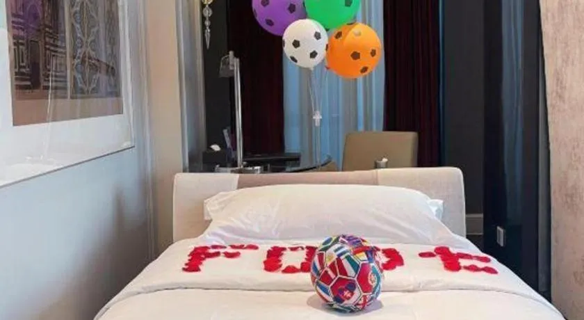 Bed in Jinjiang Metropolo Hotel Classiq Shanghai Off Bund