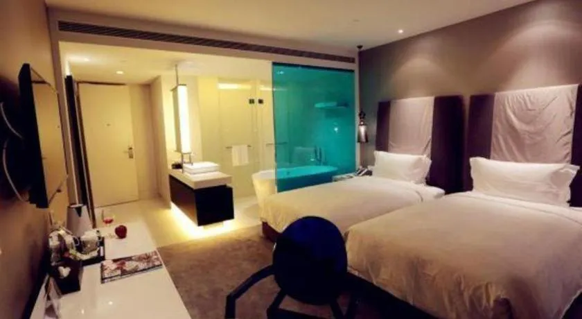 Bed in Jinjiang Metropolo Hotel Classiq Shanghai Off Bund
